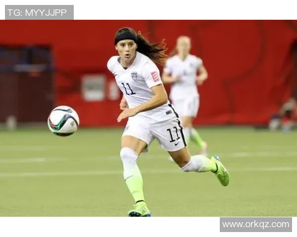 英国本土足球明星的女友们：她们的故事与魅力揭秘