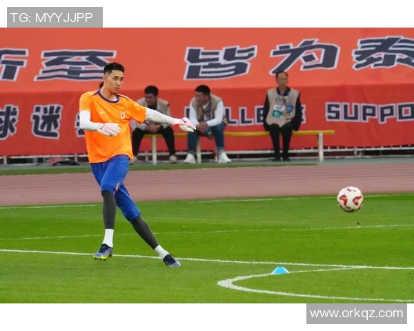 足球明星艺术照片展现运动之美与激情的完美结合